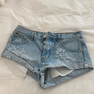 One tea spoon Jean shorts